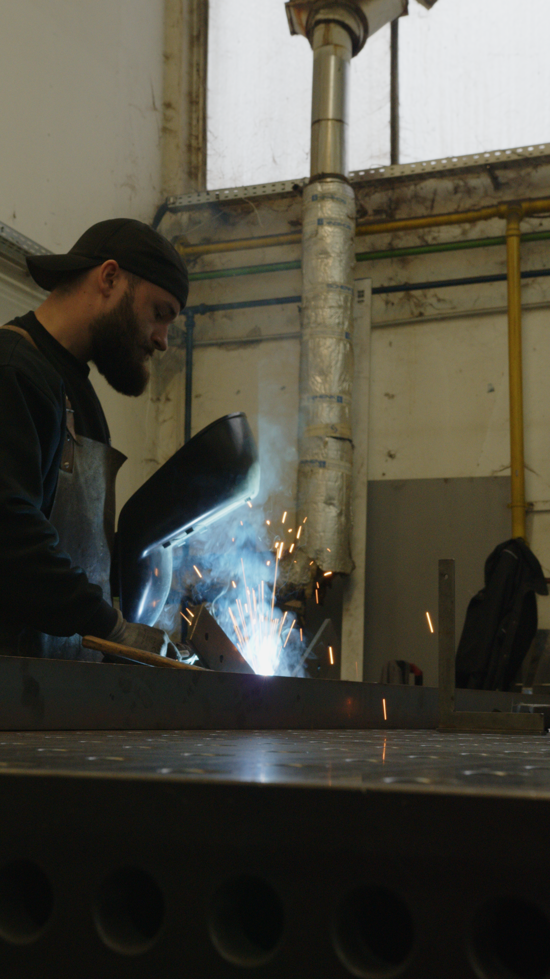 Remsstahl Mitarbeiter beim Schweißen