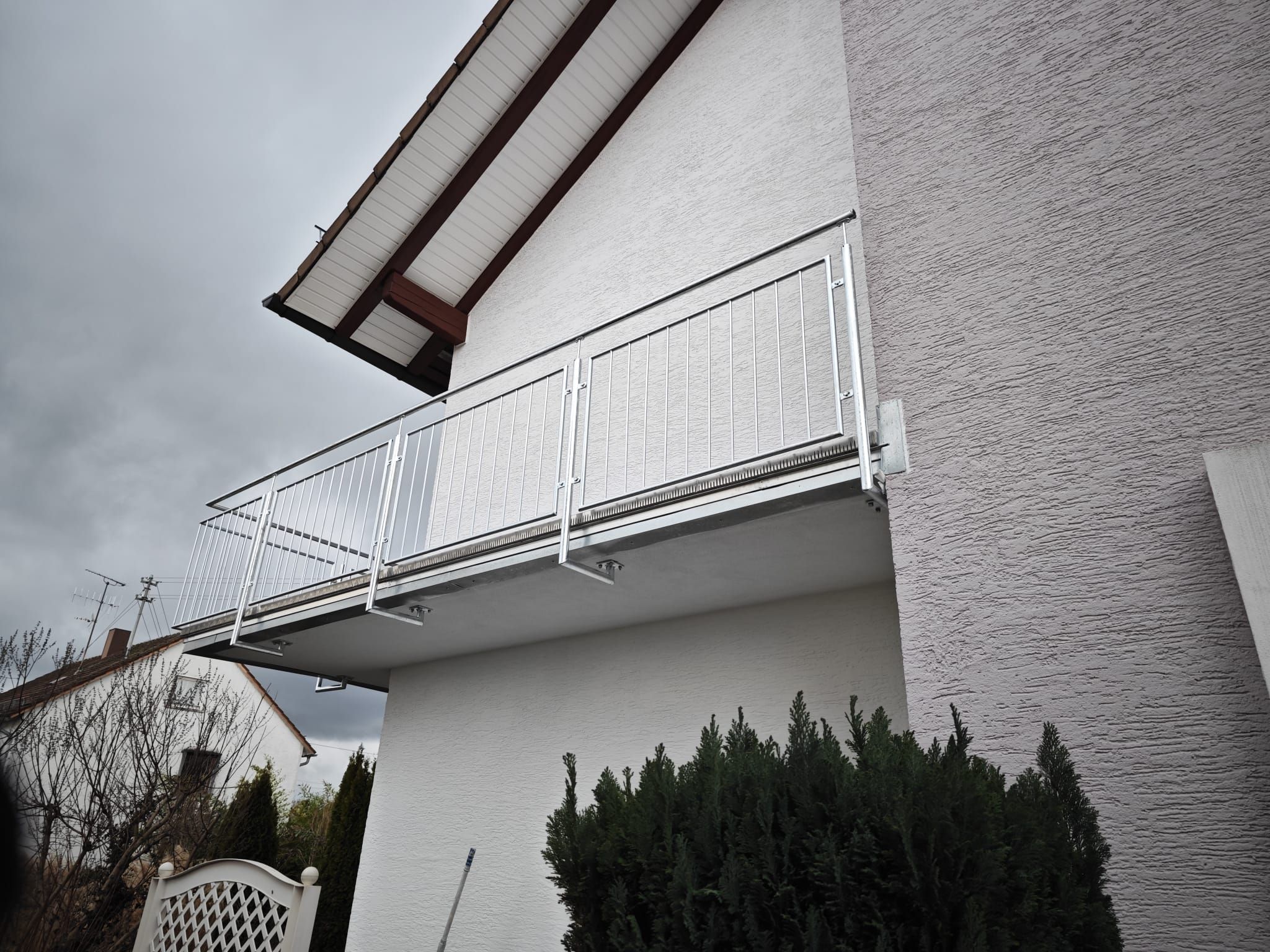 Saniertes Balkongeländer aus Edelstahl