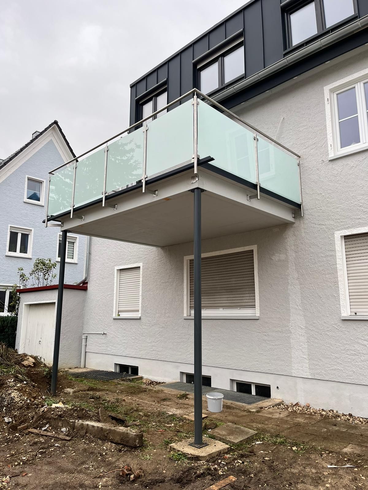 Glasgeländer mit Edelstahlpfosten von Remsstahl