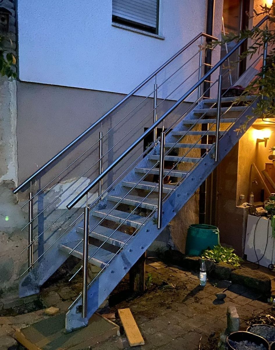 Innentreppe mit Edelstahlgeländer von Remsstahl